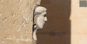 Lecce la leggenda della faccina: quel mascherone che racconta di un amore finito in tragedia